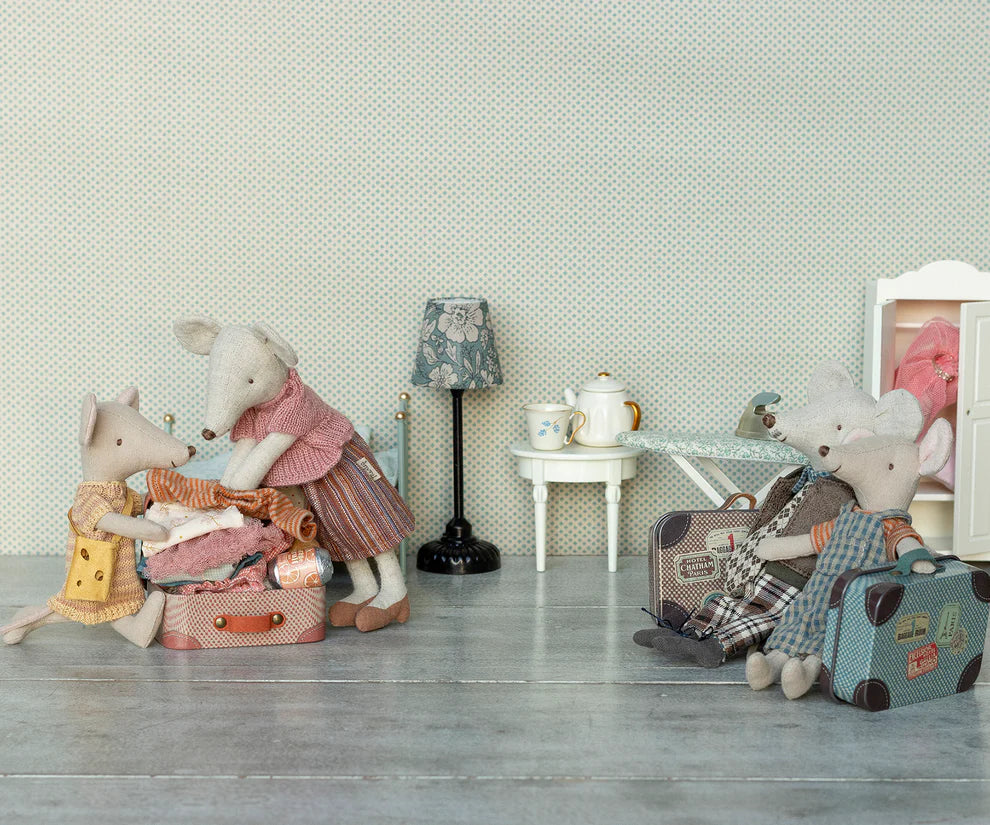 Maileg - Knitted Dress and Bag for Big Sister Mouse in Suitcase