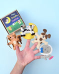 Load image into Gallery viewer, Tara Treasures - Hey Diddle Diddle Finger Puppet Set
