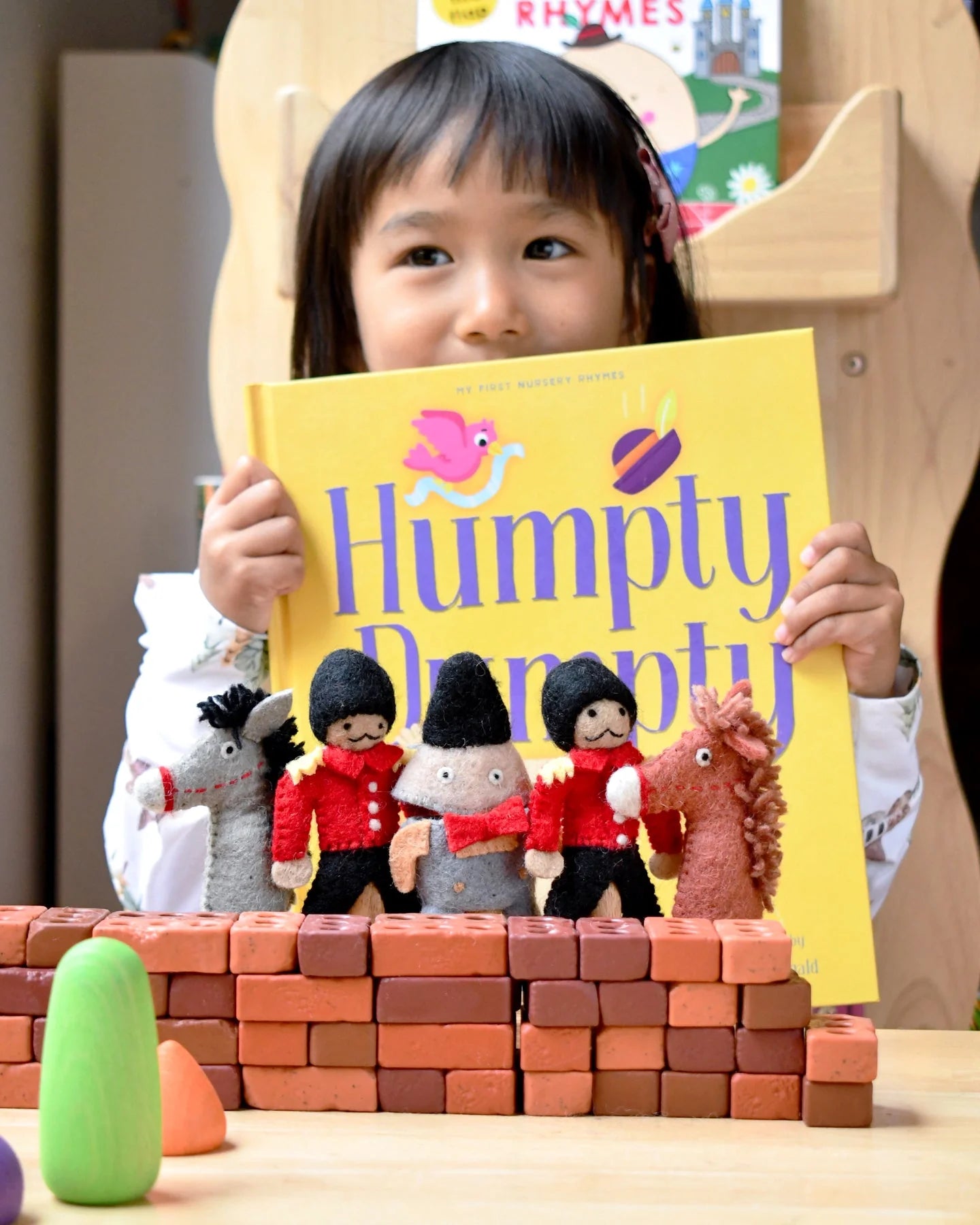 Tara Treasures - Humpty Dumpty Finger Puppet