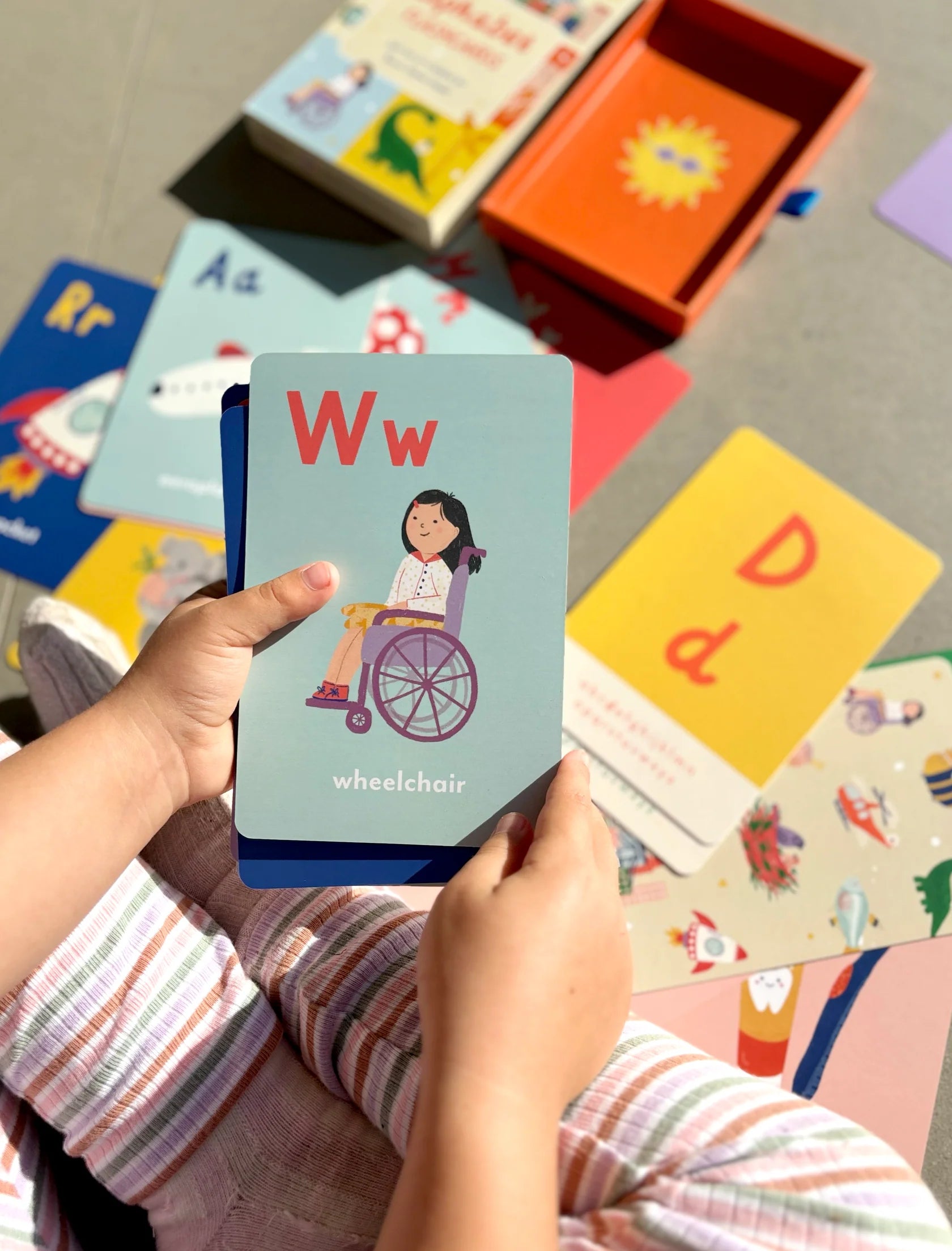 Lauren Sissons Studio - A-Z Illustrated Alphabet Flashcards