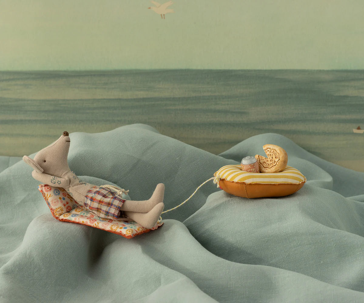 Maileg - Beach Mouse with Air Mattress Dad