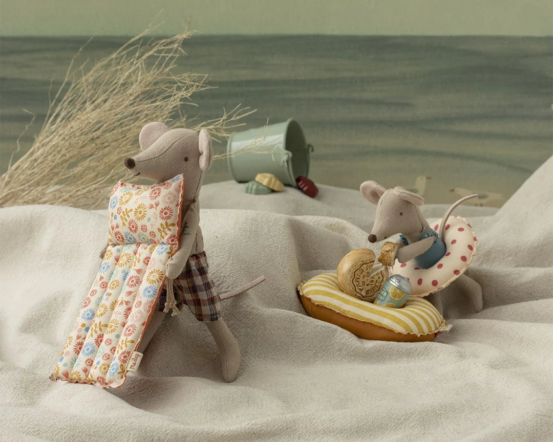 Maileg - Beach Mouse with Air Mattress Dad