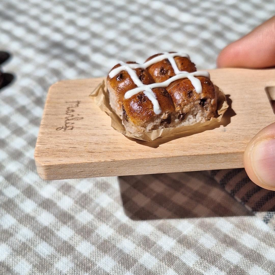 Ratatouille Miniatures - Hot Cross Bun Slab