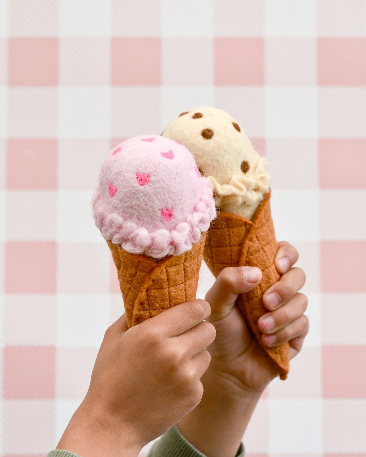 Tara Treasures - Felt Ice Creams Set Waffle Cones with 9 Ice Creams Scoops
