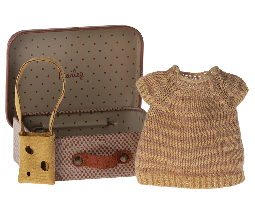 Maileg - Knitted Dress and Bag for Big Sister Mouse in Suitcase