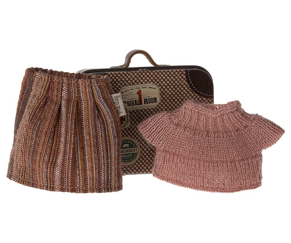 Maileg - Knitted Blouse and Skirt for Grandma Mouse in Suitcase