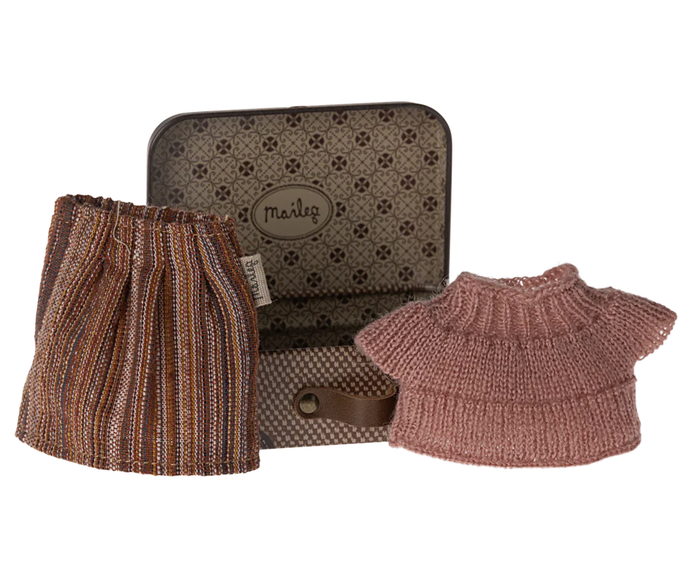 Maileg - Knitted Blouse and Skirt for Grandma Mouse in Suitcase