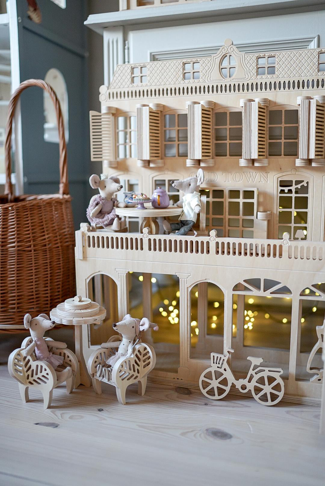 Trele Morele Design - Old Town Shelf