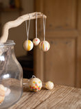 Load image into Gallery viewer, Grapat - Christmas Decoration No. 5 Wonder Balls
