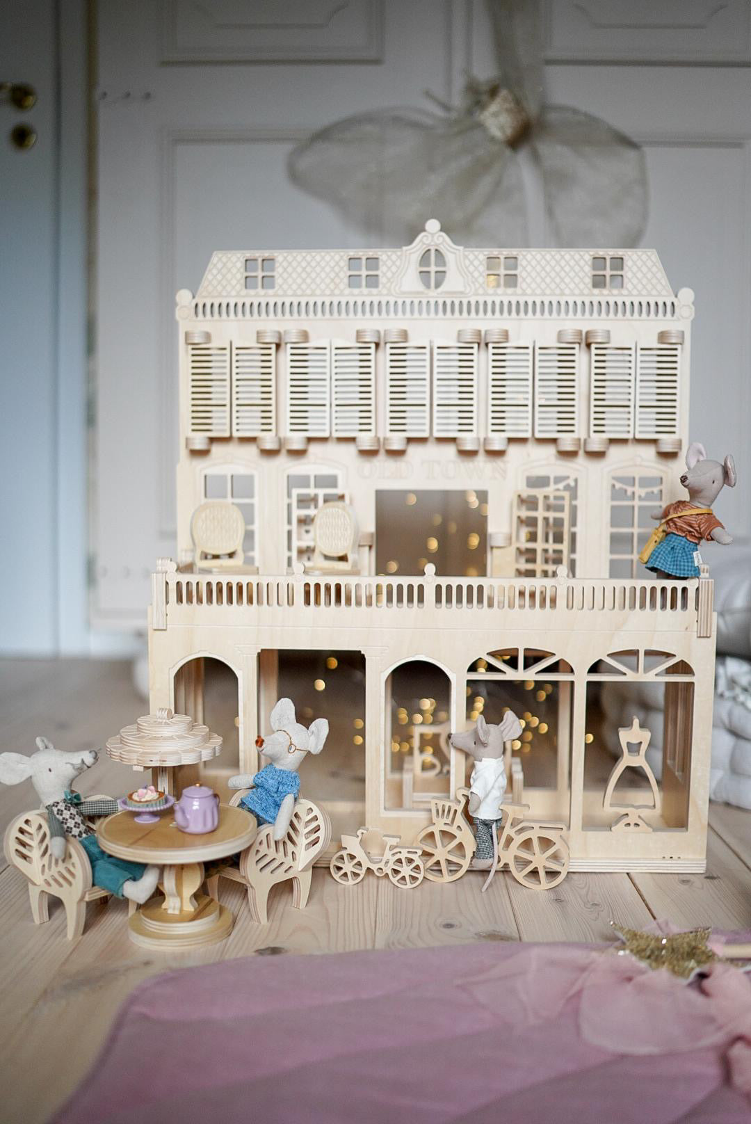 Trele Morele Design - Old Town Shelf