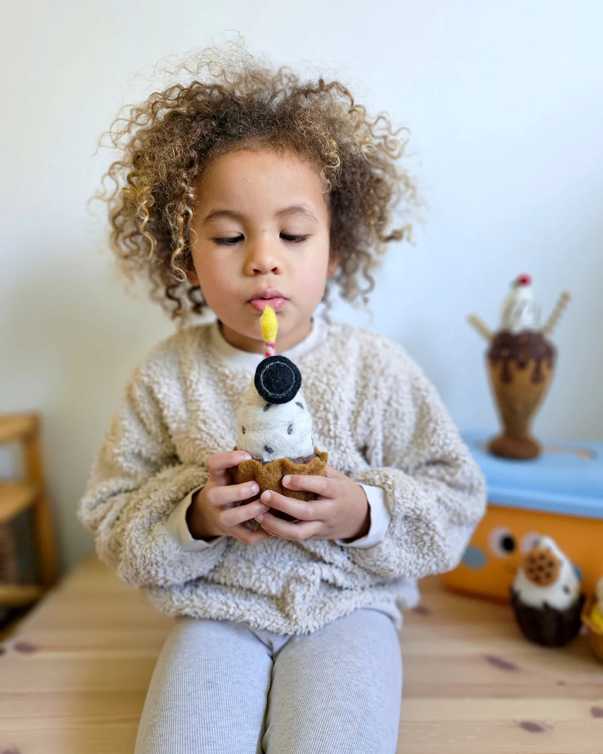 Tara Treasures - Felt Giant Oreo Cupcake with Candle