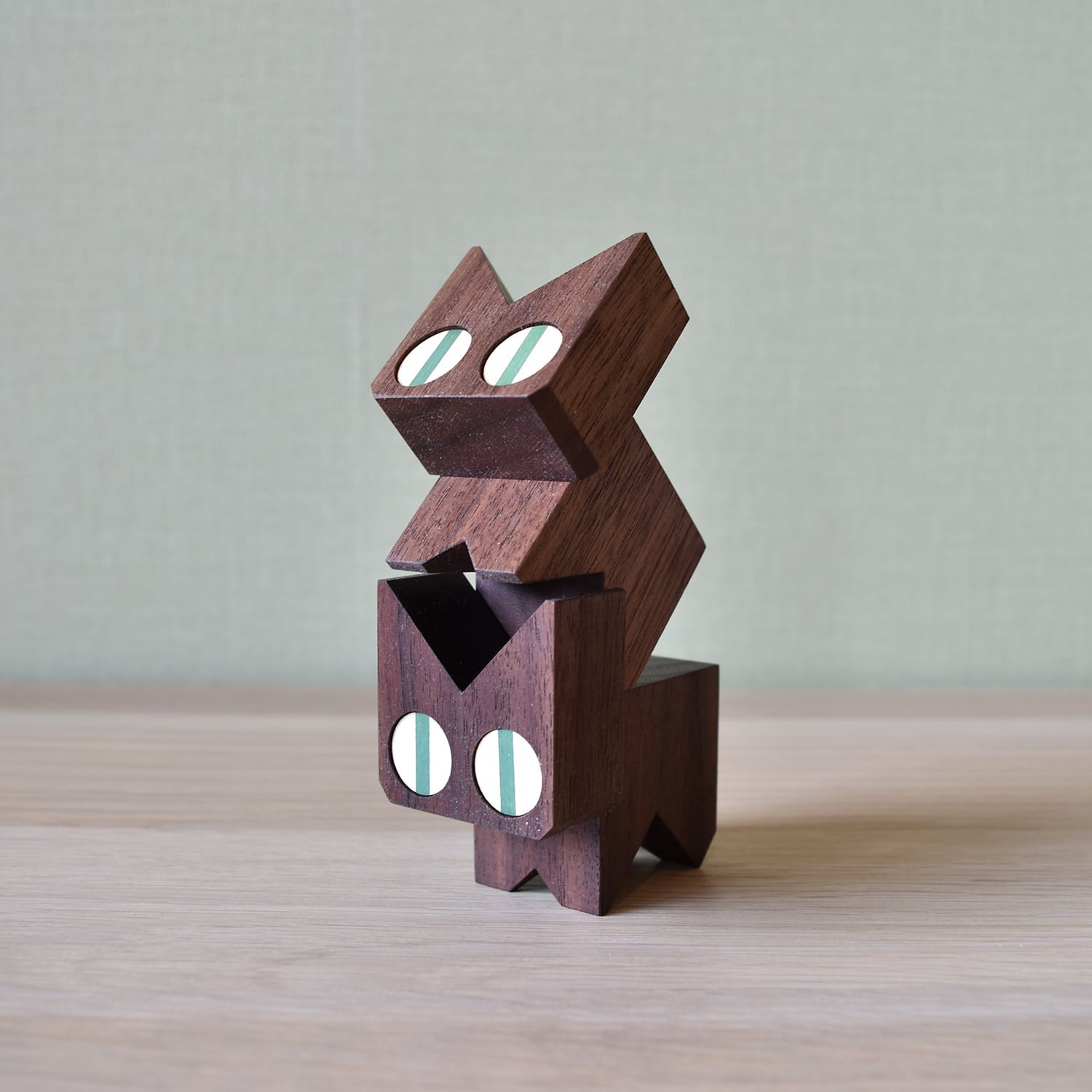 Comomg - Neko Block Walnut PRE-ORDER 1/9