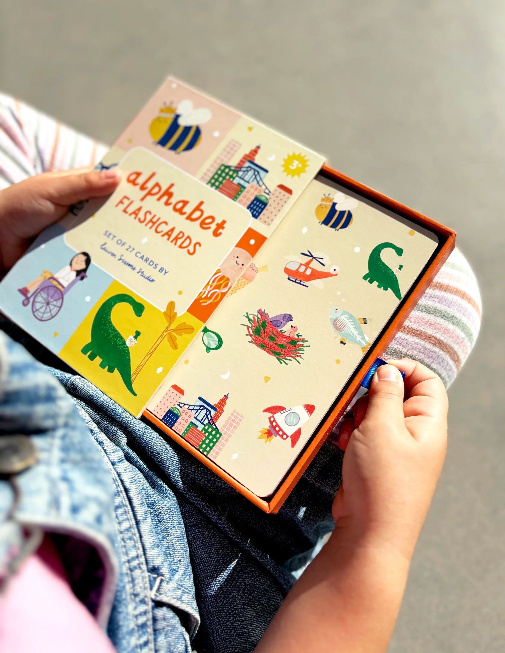 Lauren Sissons Studio - A-Z Illustrated Alphabet Flashcards