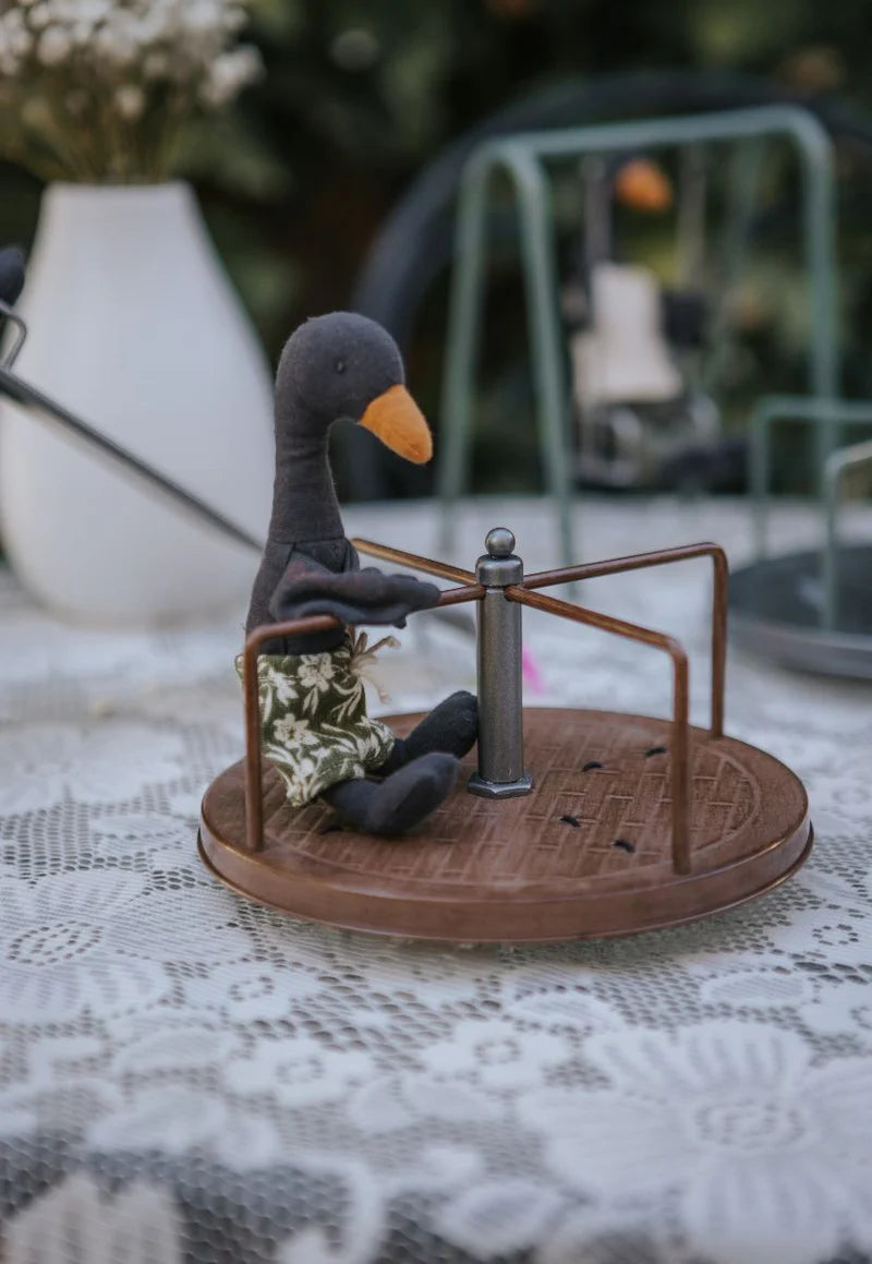 Rugaroo - The Sunbaking Black Swan ‘Byron’