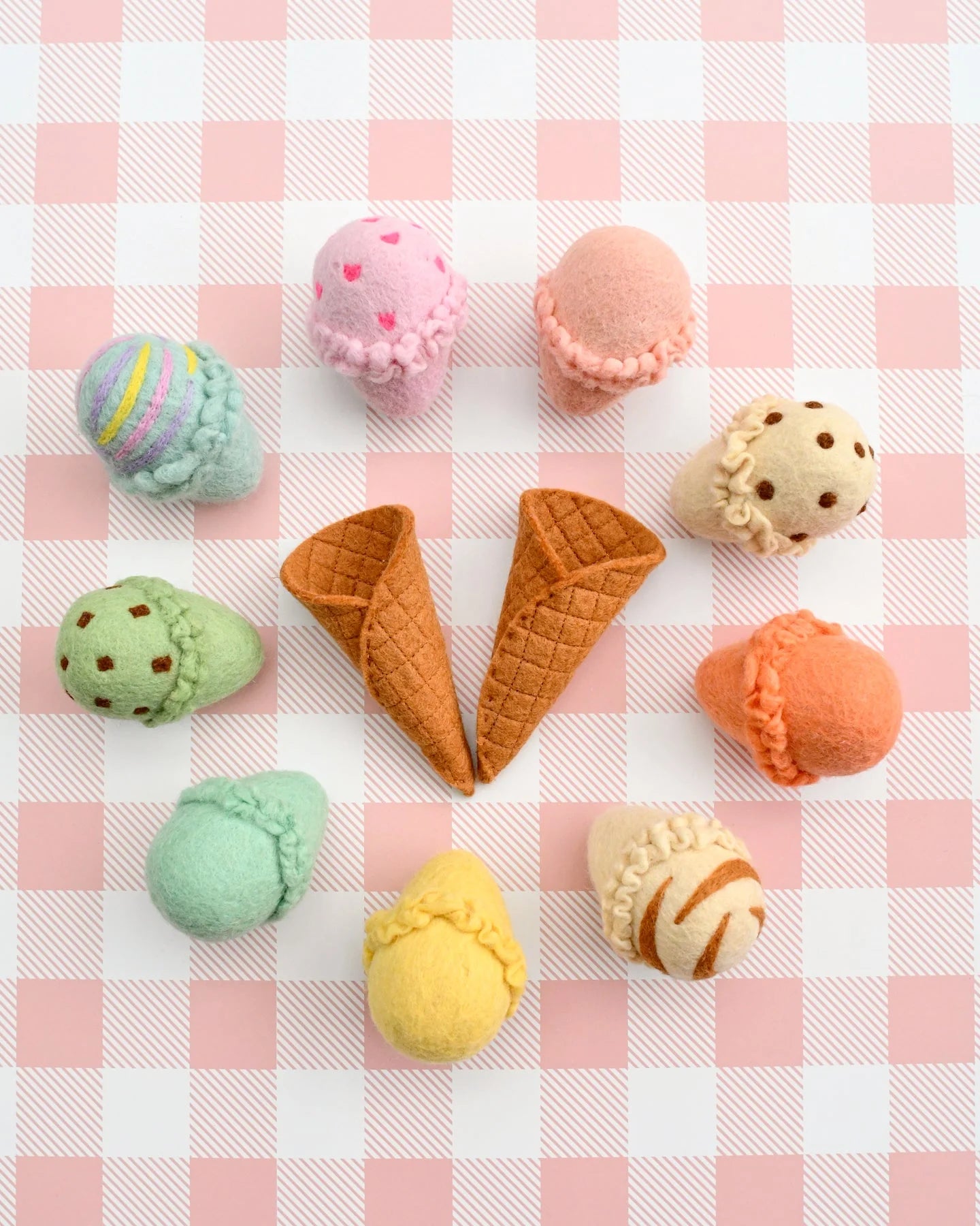 Tara Treasures - Felt Ice Creams Set Waffle Cones with 9 Ice Creams Scoops