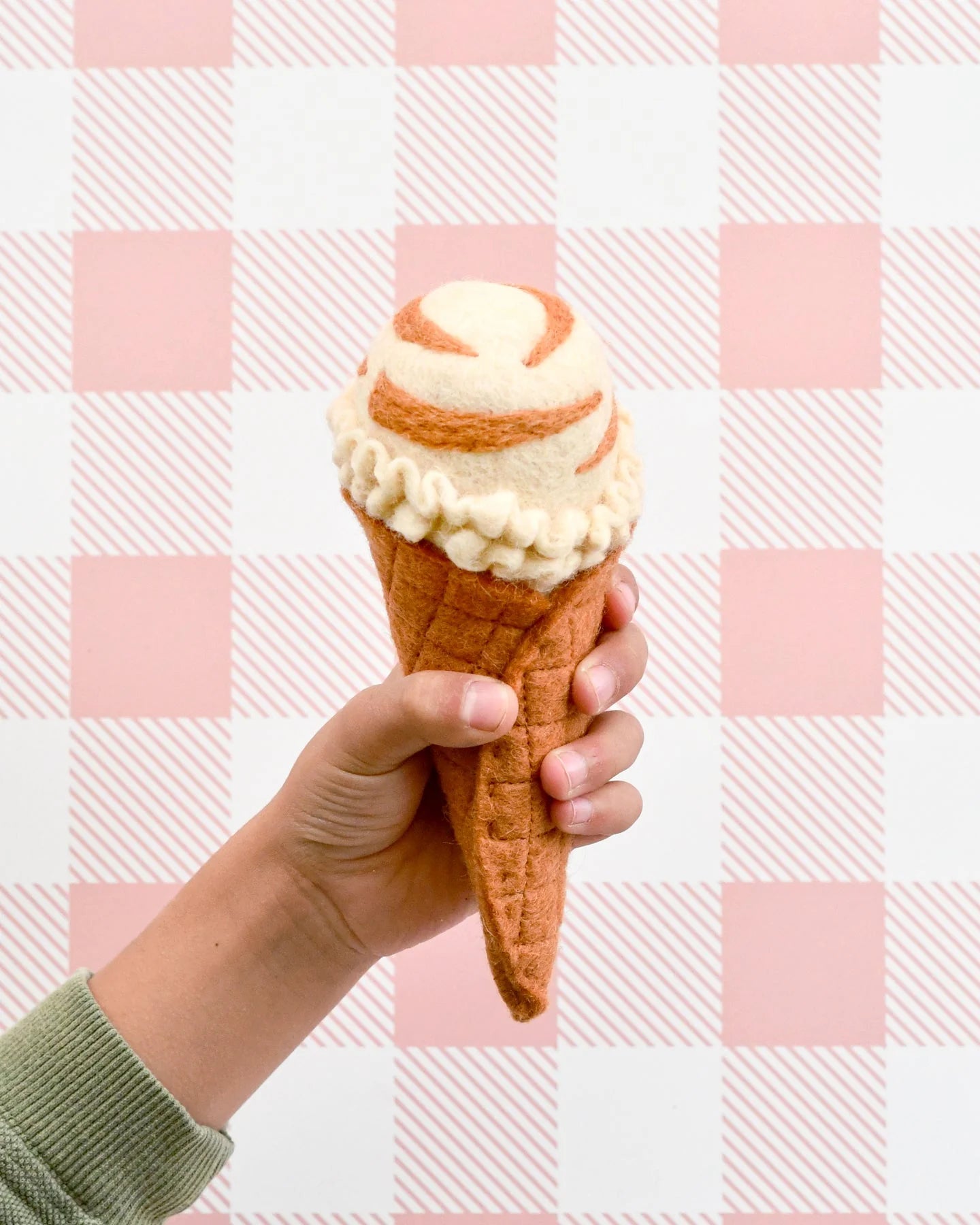 Tara Treasures - Felt Ice Creams Set Waffle Cones with 9 Ice Creams Scoops