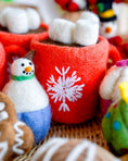 Load image into Gallery viewer, Tara Treasures - Felt Hot Chocolate Cacao with Marshmallows (Red Cup)
