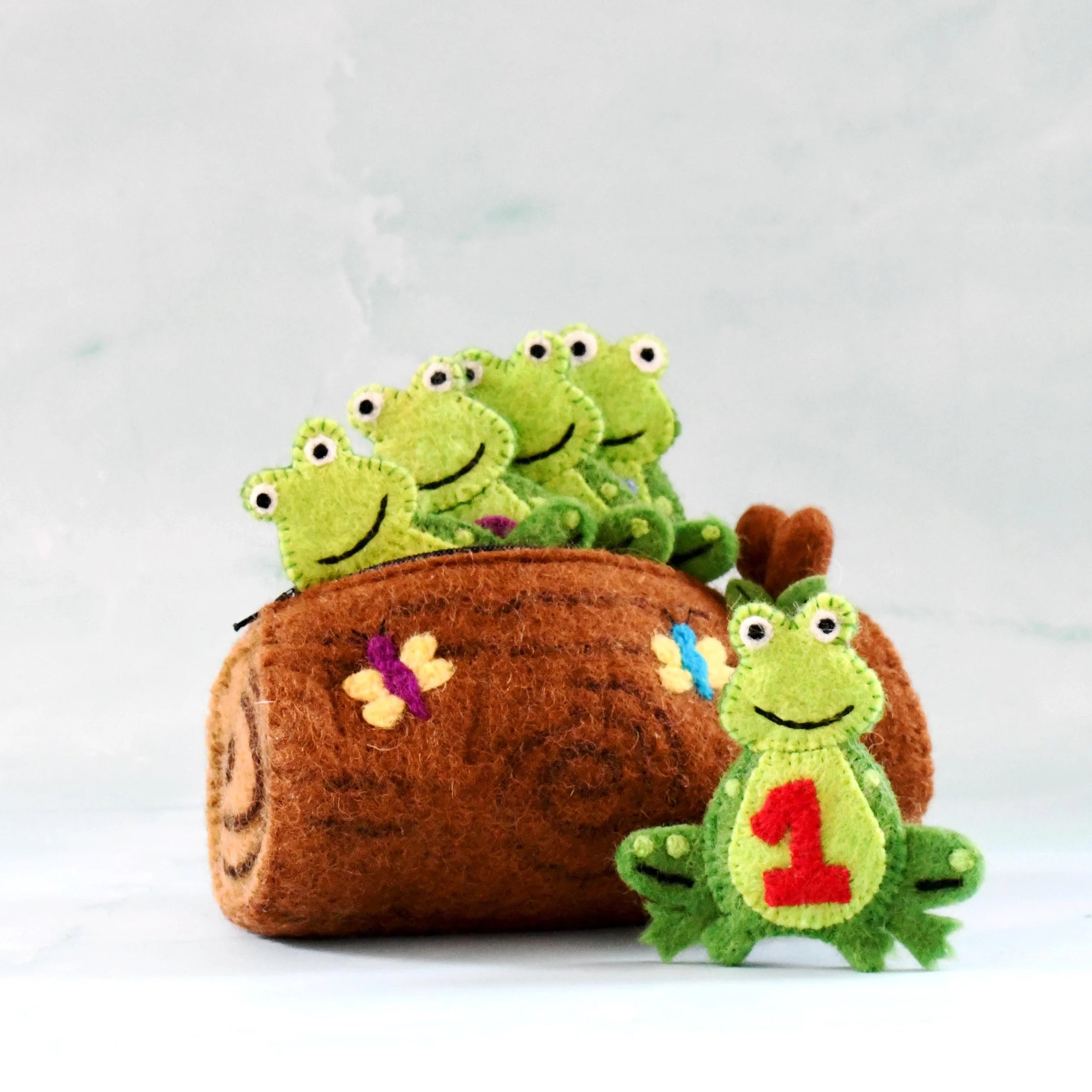 Tara Treasures Five Little Speckled Frogs with Log Bag Finger Puppet Set