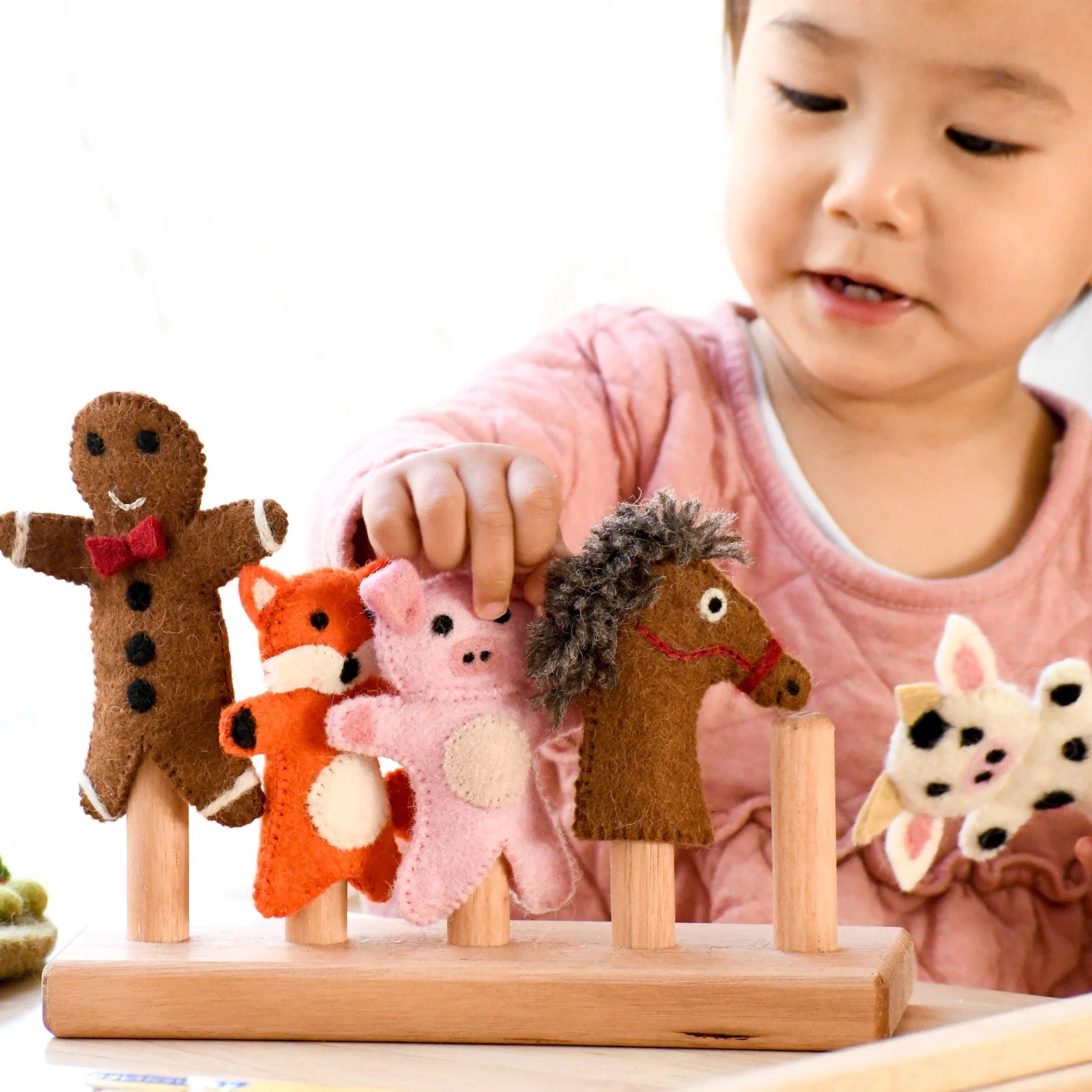 Tara Treasures - Finger Puppet Stand (5 rods)